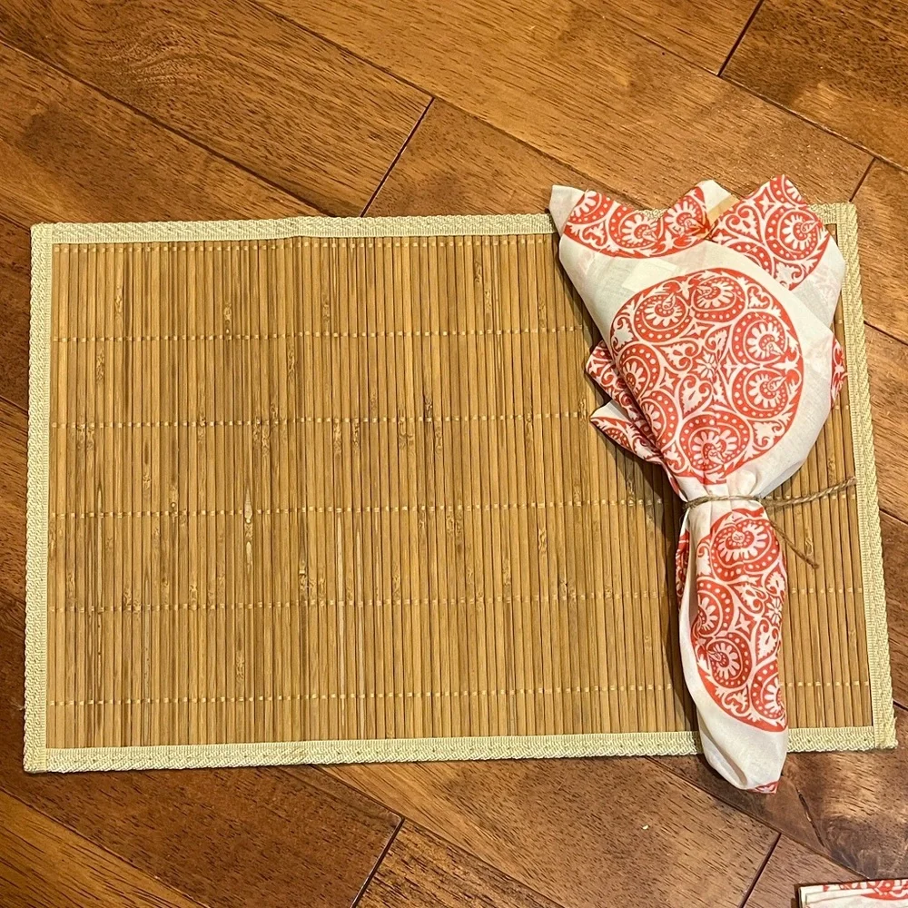 Pottery Barn Coral and White Patterned Napkins 20inx20in - Picture 4 of 6